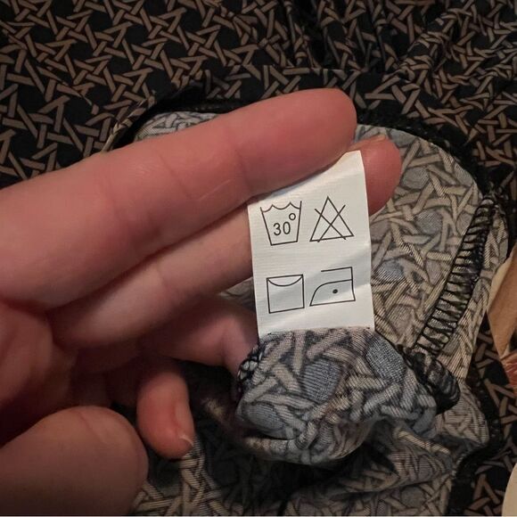 3 for $30! DKR patterned short sleeve blouse - Picture 4 of 10